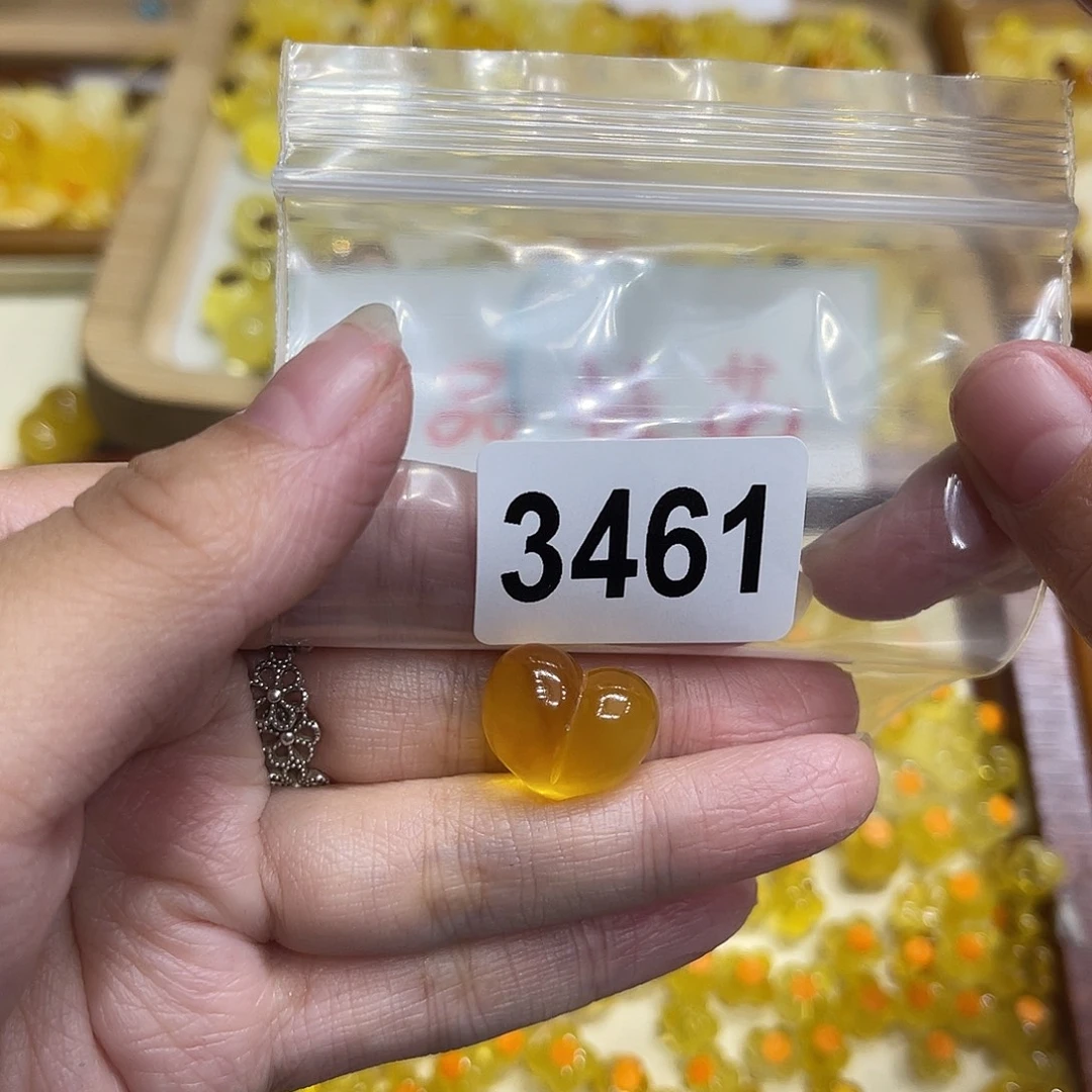 琥珀未镶嵌颈饰蜜蜡