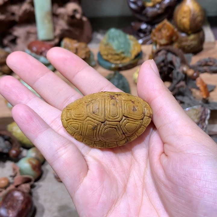 未镶嵌岫岩河磨玉（透闪石质玉）把件