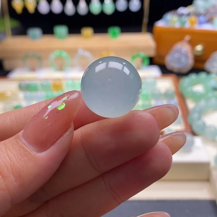 翡翠颈饰未镶嵌翡翠晴蓝大珠