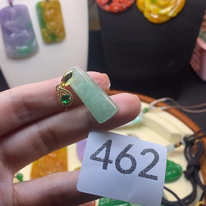 翡翠未镶嵌吊坠(赠链)