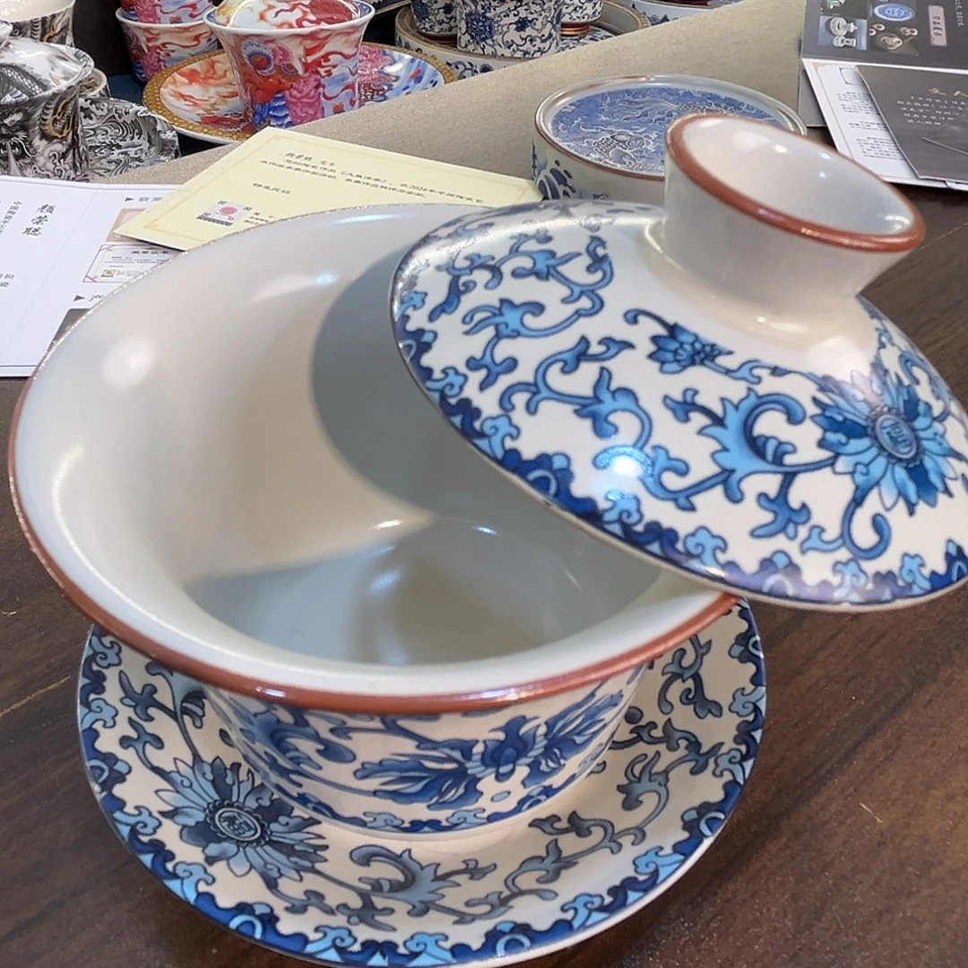 这些盖碗很漂亮我很喜欢！！