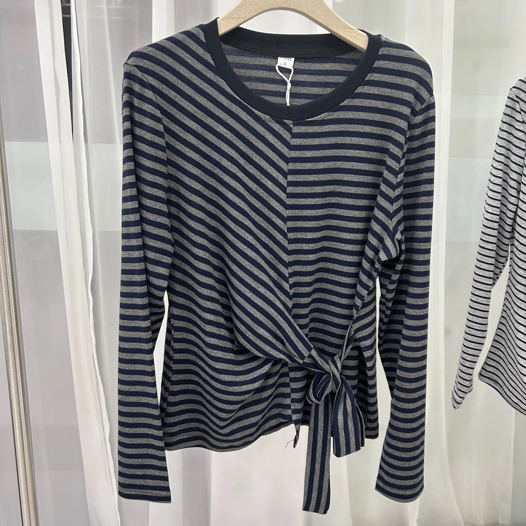 「旭润服饰」9501款条纹不对称绑带打底衫