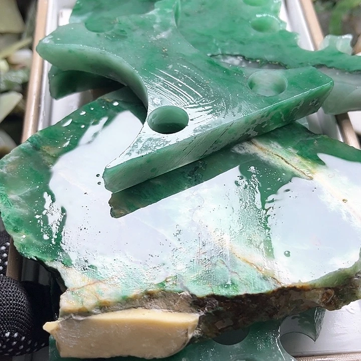 和田玉（糖玉）和田玉边角料9K金镶嵌白**君