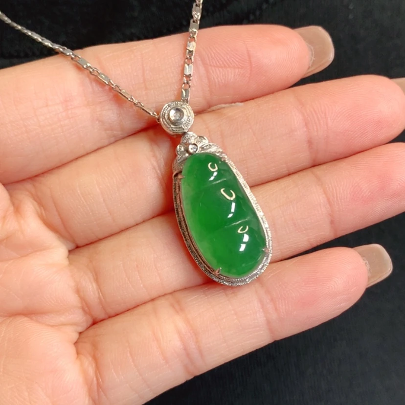 【闪购商品】颈饰18K金镶嵌翡翠福豆