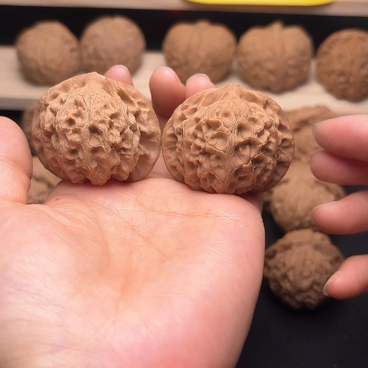 文玩核桃吊坠43.5宫灯