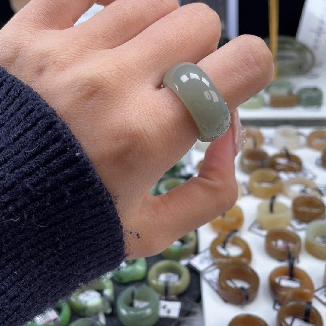 和田玉未镶嵌戒指P67浅晴轮胎16.8不退换