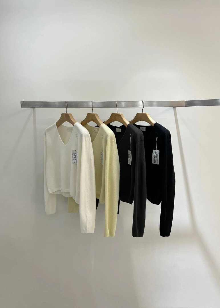 【L韩国东大门精选】春季新款简约气质V领短款毛衣【NO退NO换】