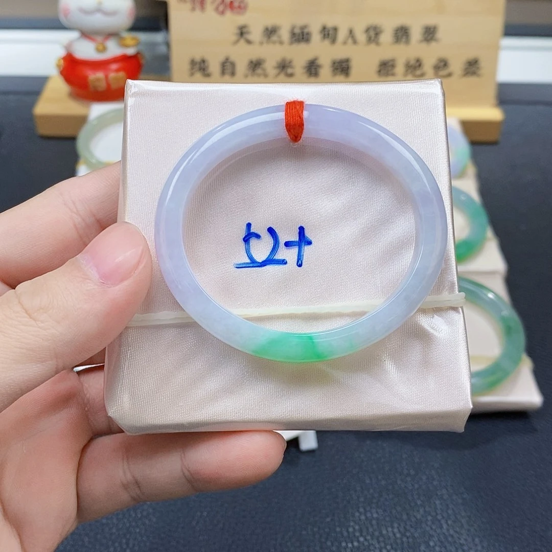 翡翠手镯未镶嵌翡翠手镯