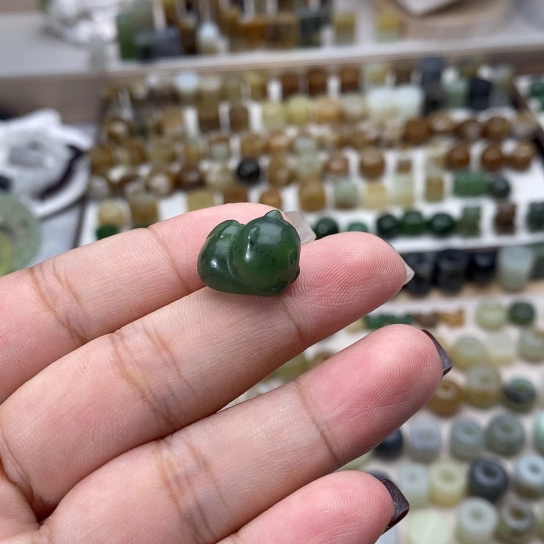 和田玉未镶嵌颈饰猫福利