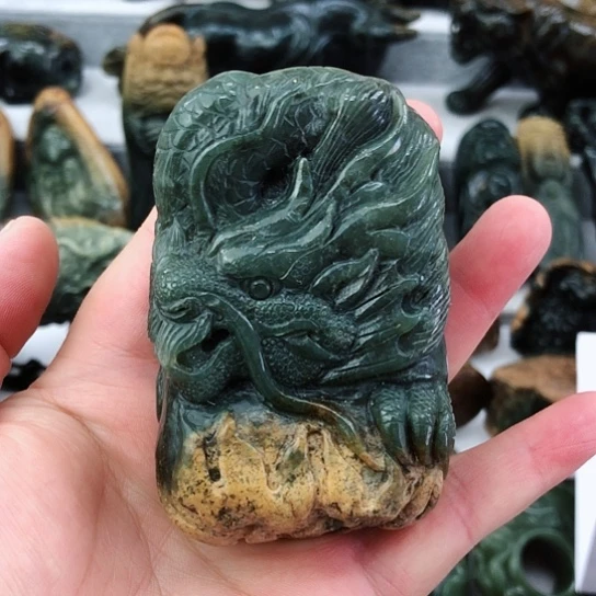 未镶嵌岫岩河磨玉（透闪石质玉）把件