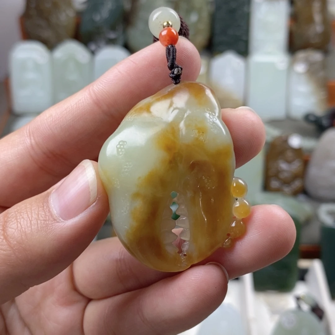 和田玉（糖玉）未镶嵌颈饰