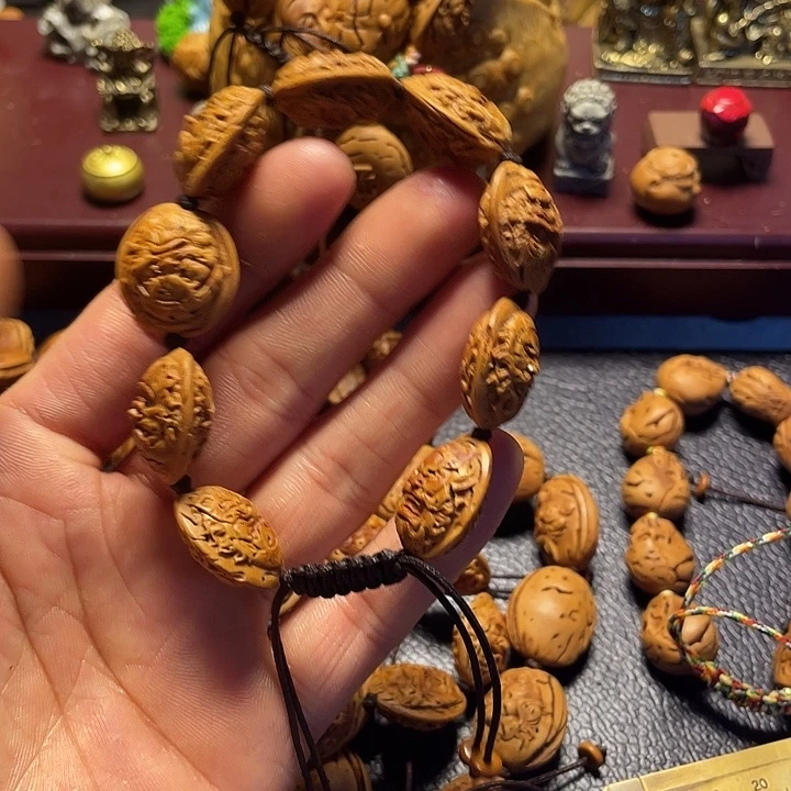 大桃核雕刻瑕疵钟馗头