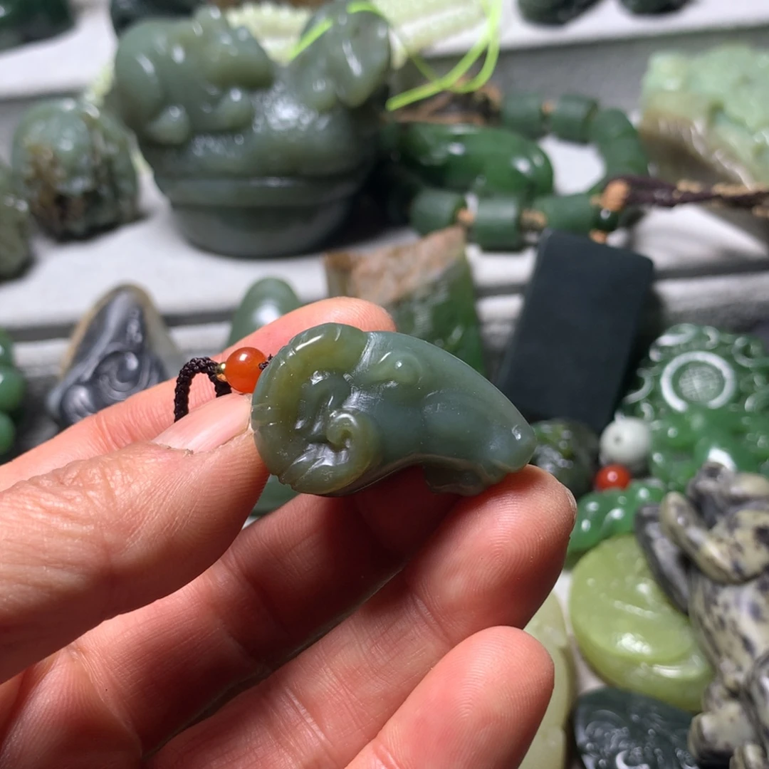 和田玉未镶嵌颈饰