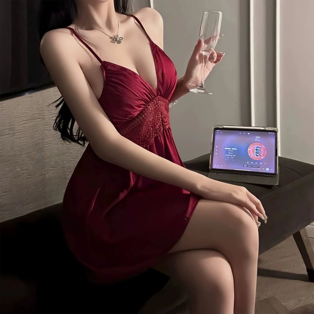 浓情娇妻*冰丝吊带睡裙女2025夏季新款带胸垫纯欲性感睡衣家居服