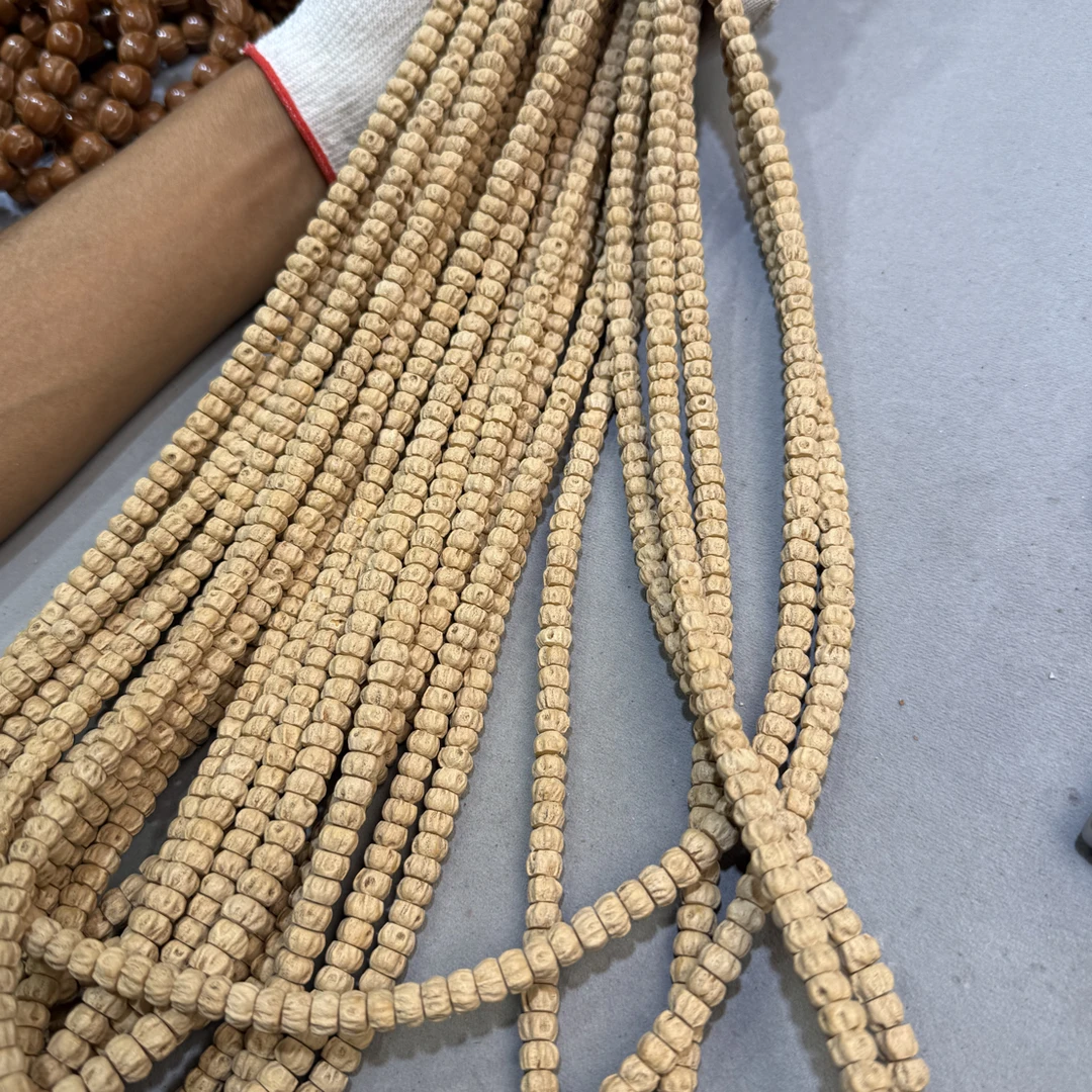 Z6柏香脖挂尺寸挨着发