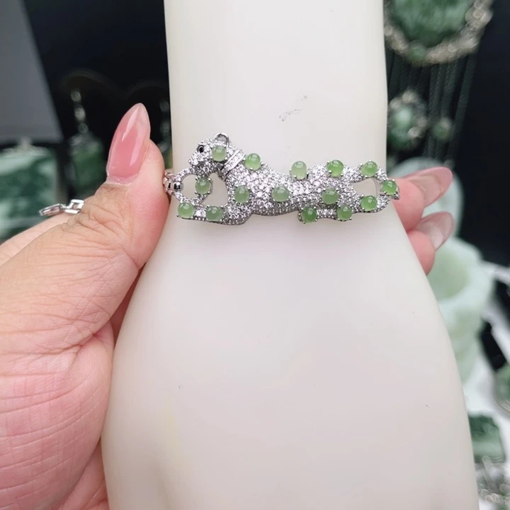 竹***️透闪石-蛇纹石玉未镶嵌颈饰