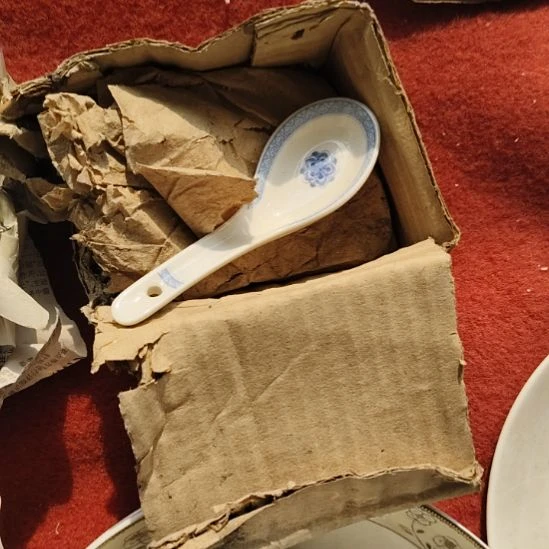 瓷片五厂，七厂各种摆件，瓷片，均有瑕疵！