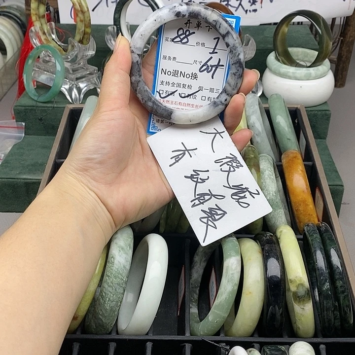 蛇纹石玉未镶嵌手镯