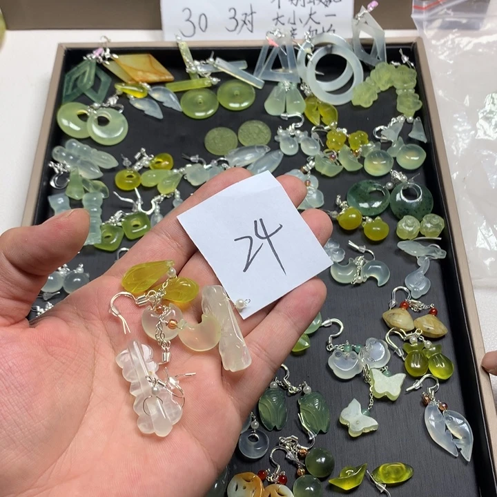 ꧔***儿蛇纹石玉合金耳钉
