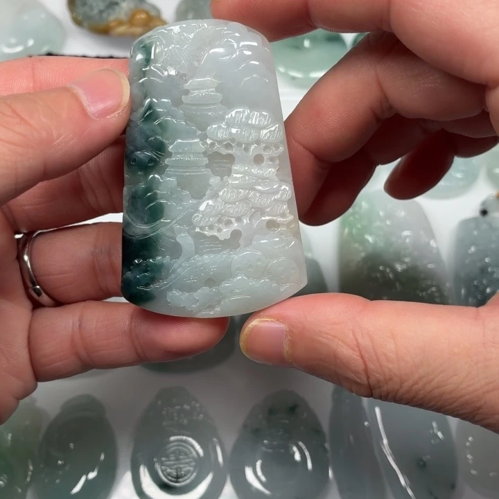 翡翠未镶嵌颈饰山水牌