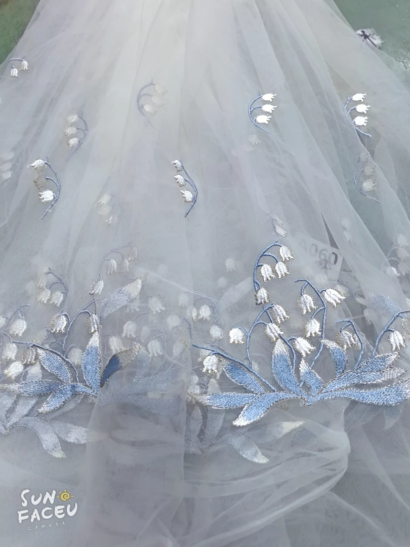 白色网纱蓝色绣花铃铛花网纱可做衣服连衣裙宽1.5米长2