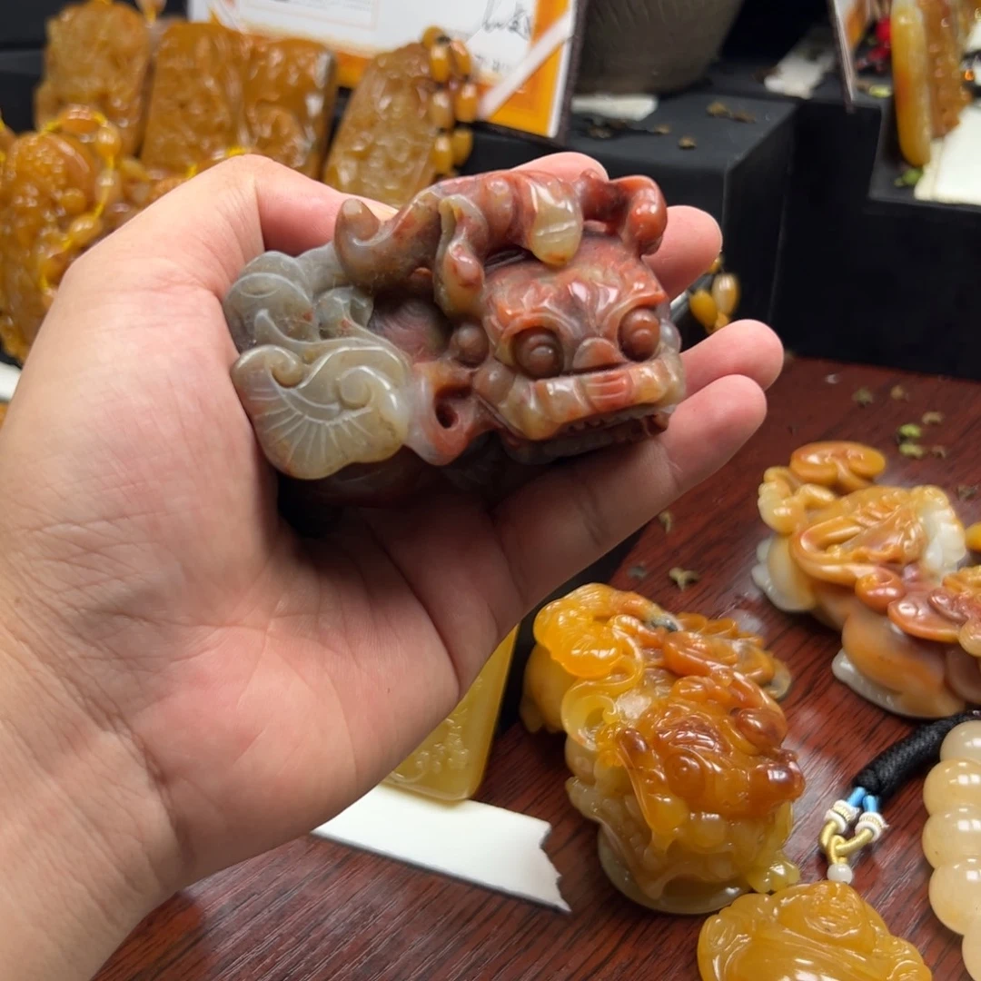 未镶嵌石英质玉（黄龙玉）黄龙玉