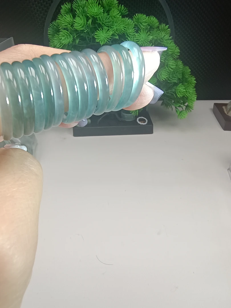 纯天然翡翠A货戒圈，直播间选货，先选后发，多样性发货