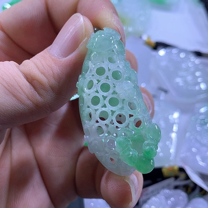 颈饰未镶嵌翡翠天然翡翠A货吊坠