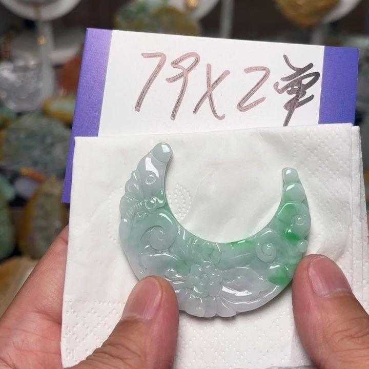 翡翠颈饰未镶嵌长****d吊坠