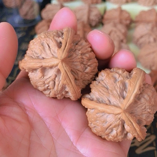 文玩核桃把件阳*。玉玺三棱