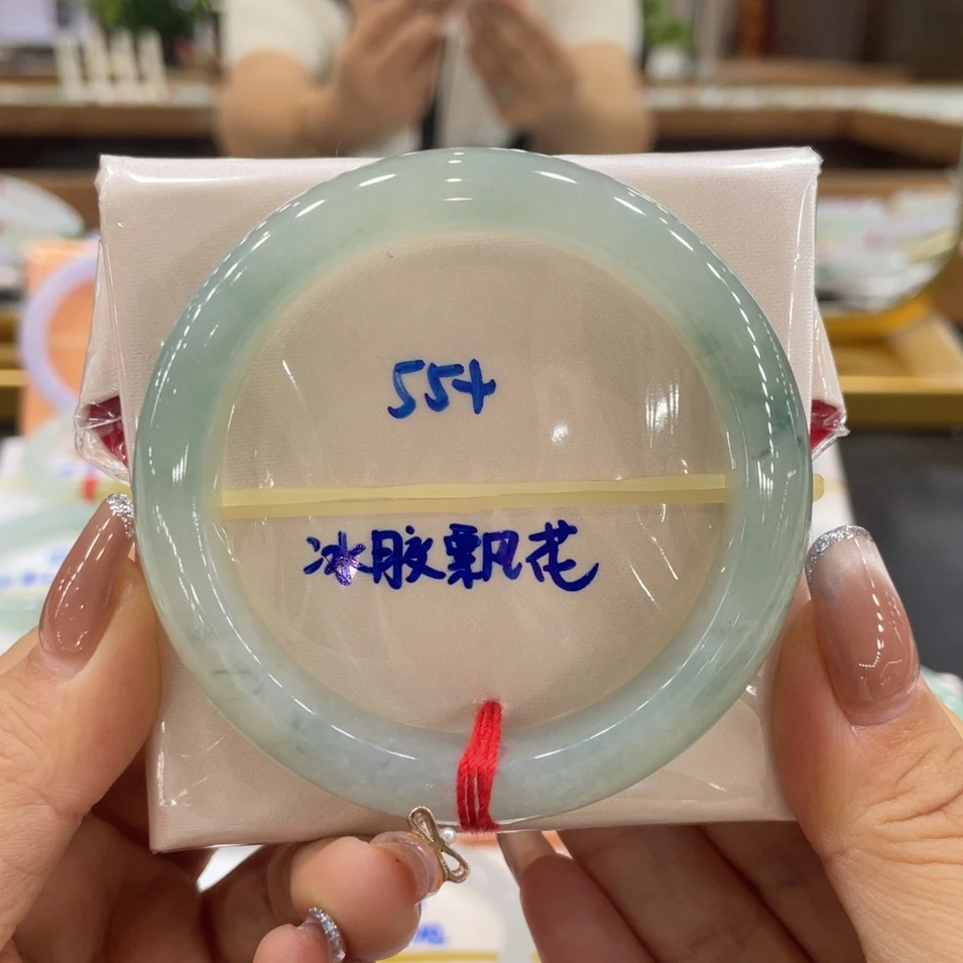 翡翠手镯未镶嵌翡翠