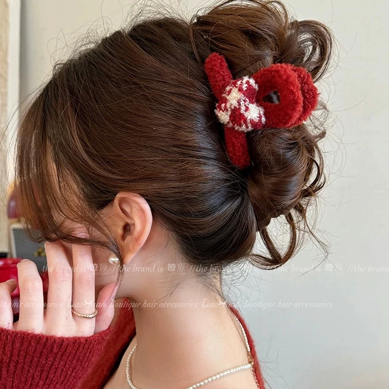 新年红色复古爱心夹子头饰发夹毛绒抓夹鲨鱼夹高级感2025新款A983