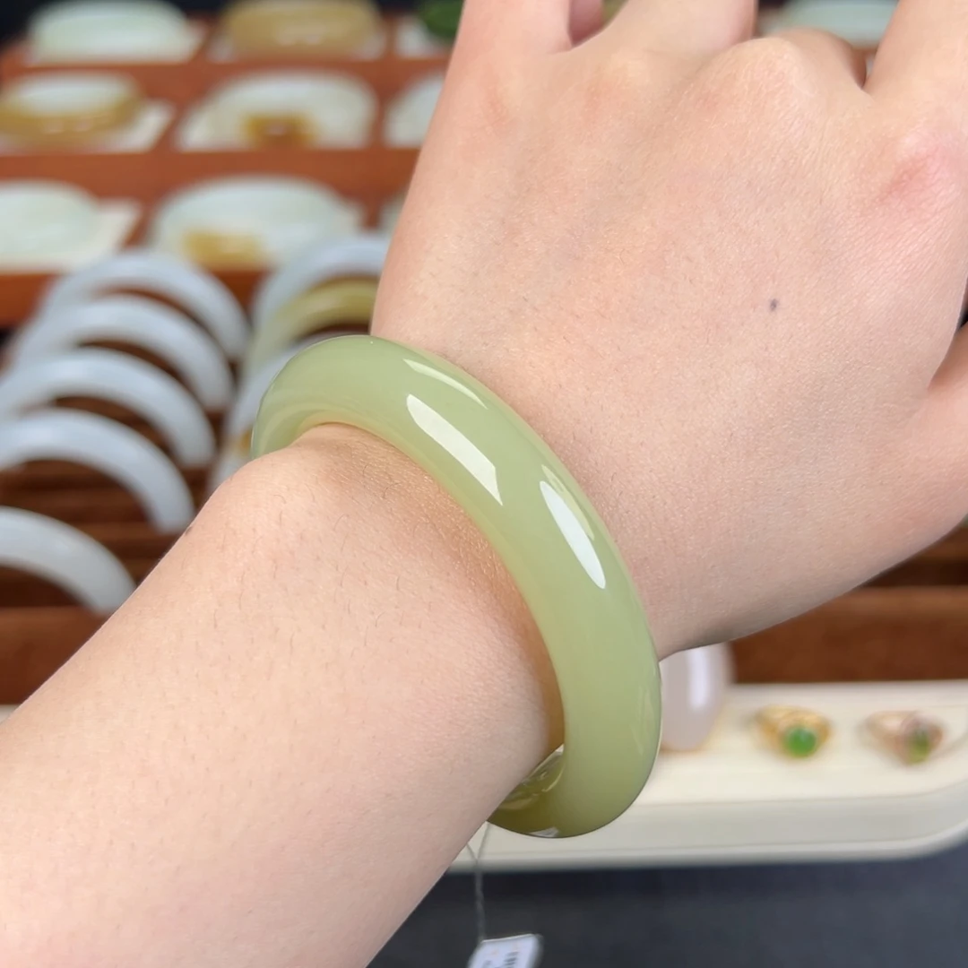 和田玉手镯未镶嵌黄口手镯