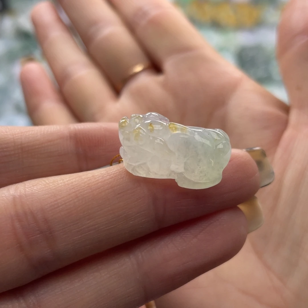 翡翠未镶嵌颈饰貔貅