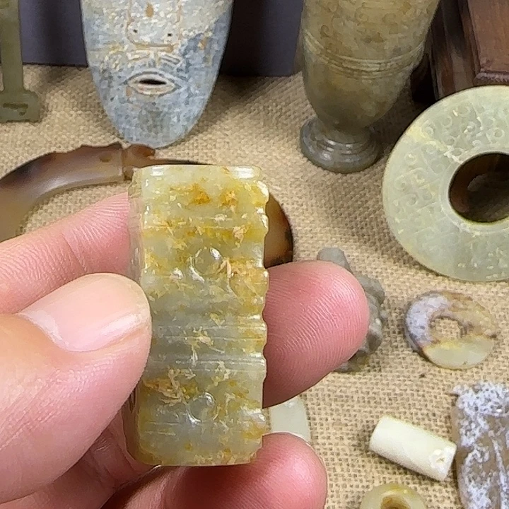 骑***侠和田玉未镶嵌挂件器形美观大方