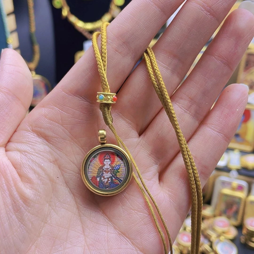 吊坠:****?唐卡等多种形式进行的艺术