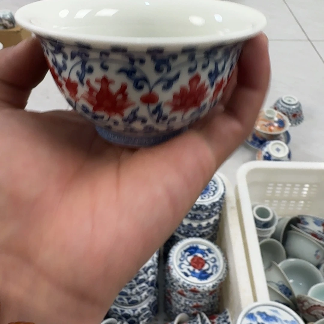 摆件釉里红缠枝莲主人压手杯