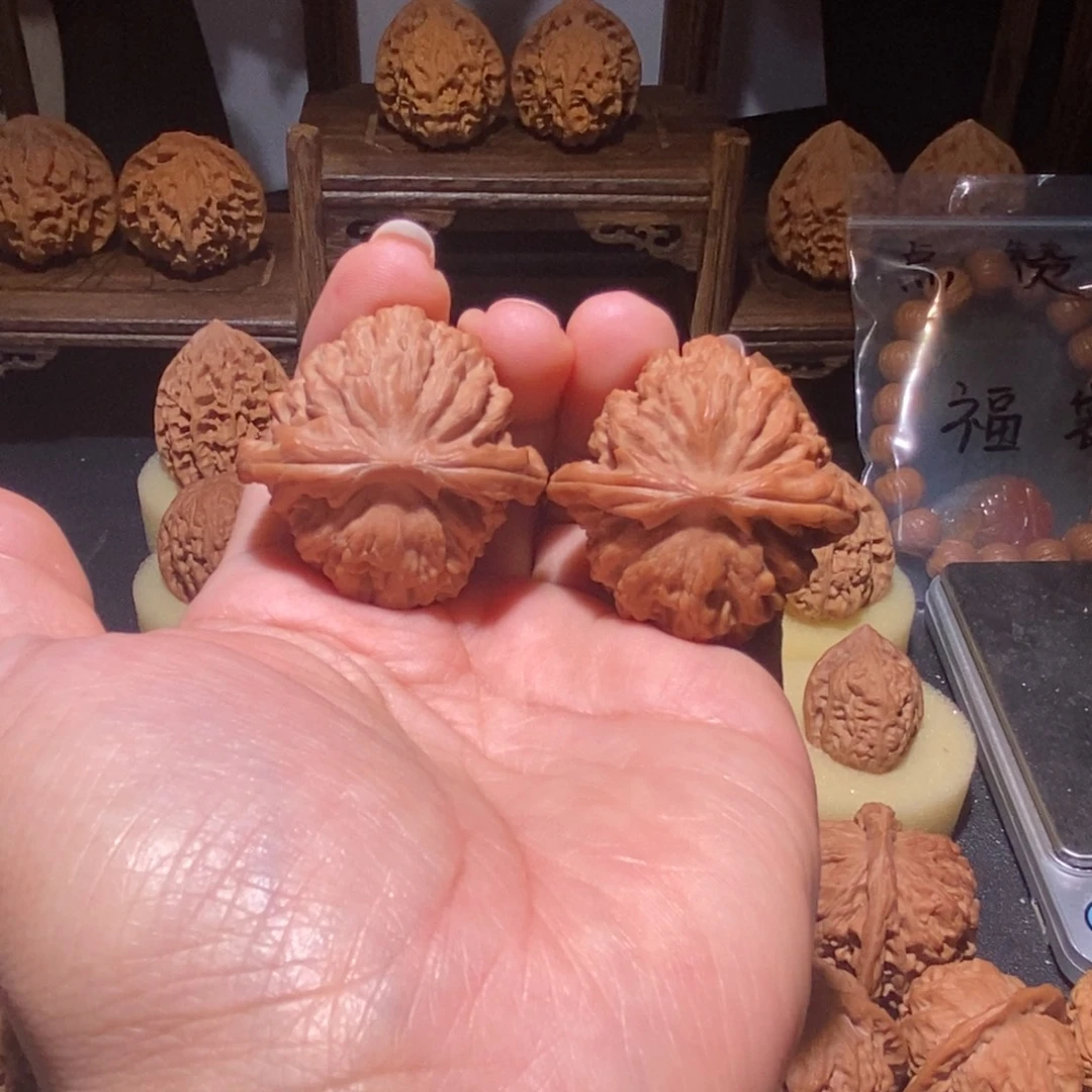 文玩核桃吊坠野生原树太阳花