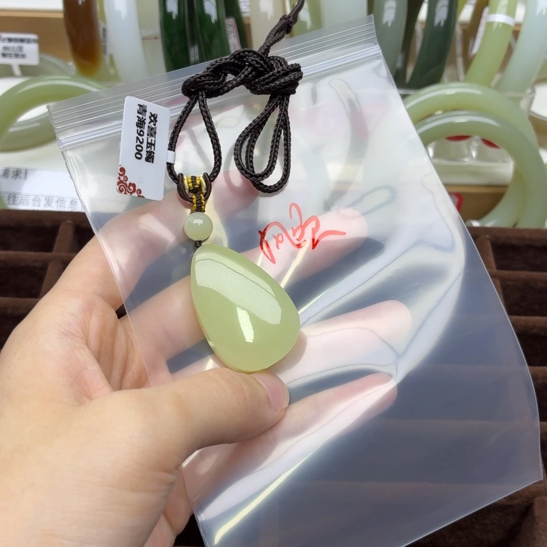 风***i和田玉未镶嵌手镯
