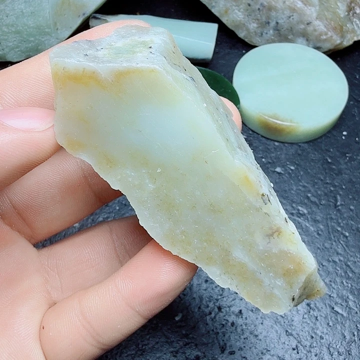 和田玉（糖玉）未镶嵌珠宝奇石