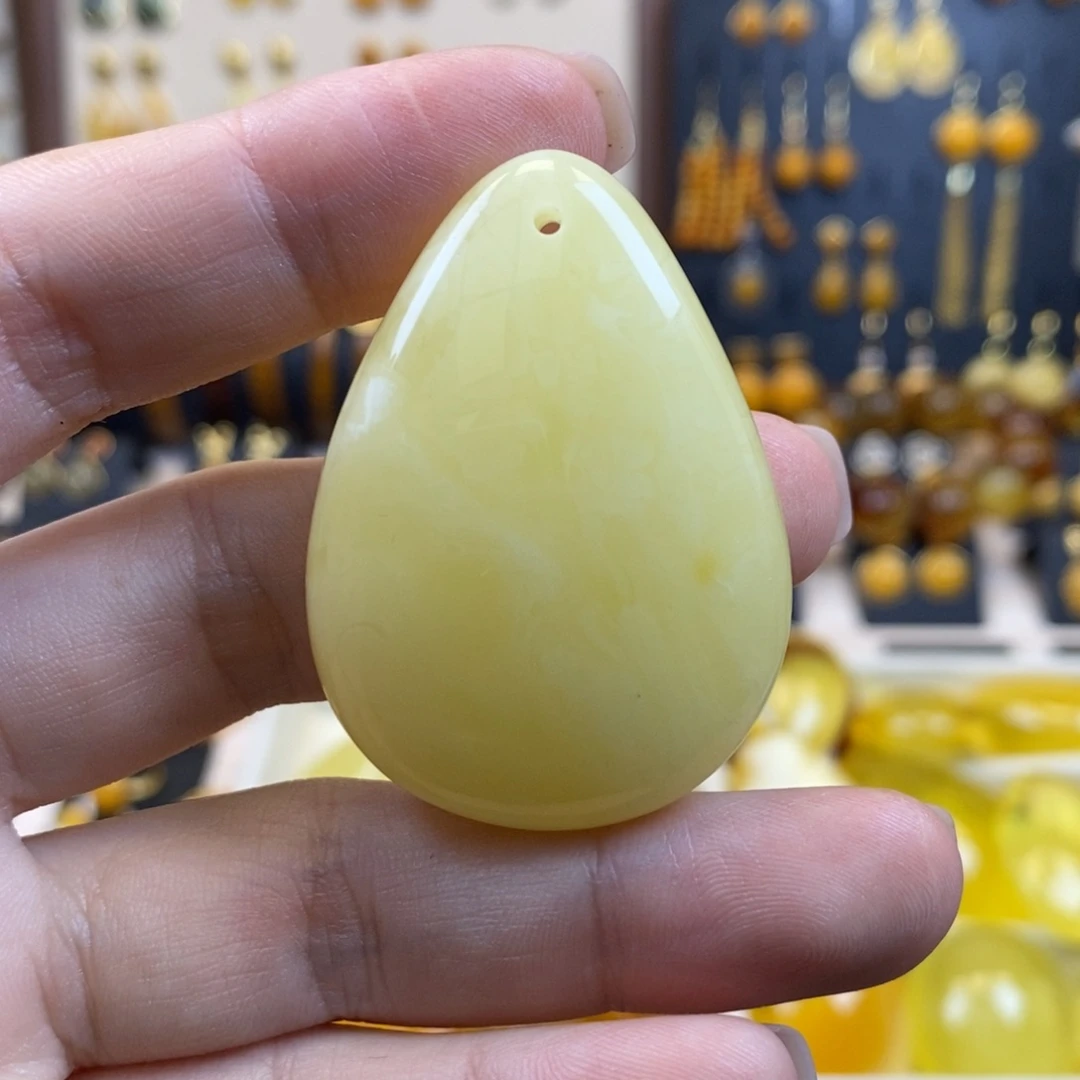 裸石琥珀未镶嵌成品