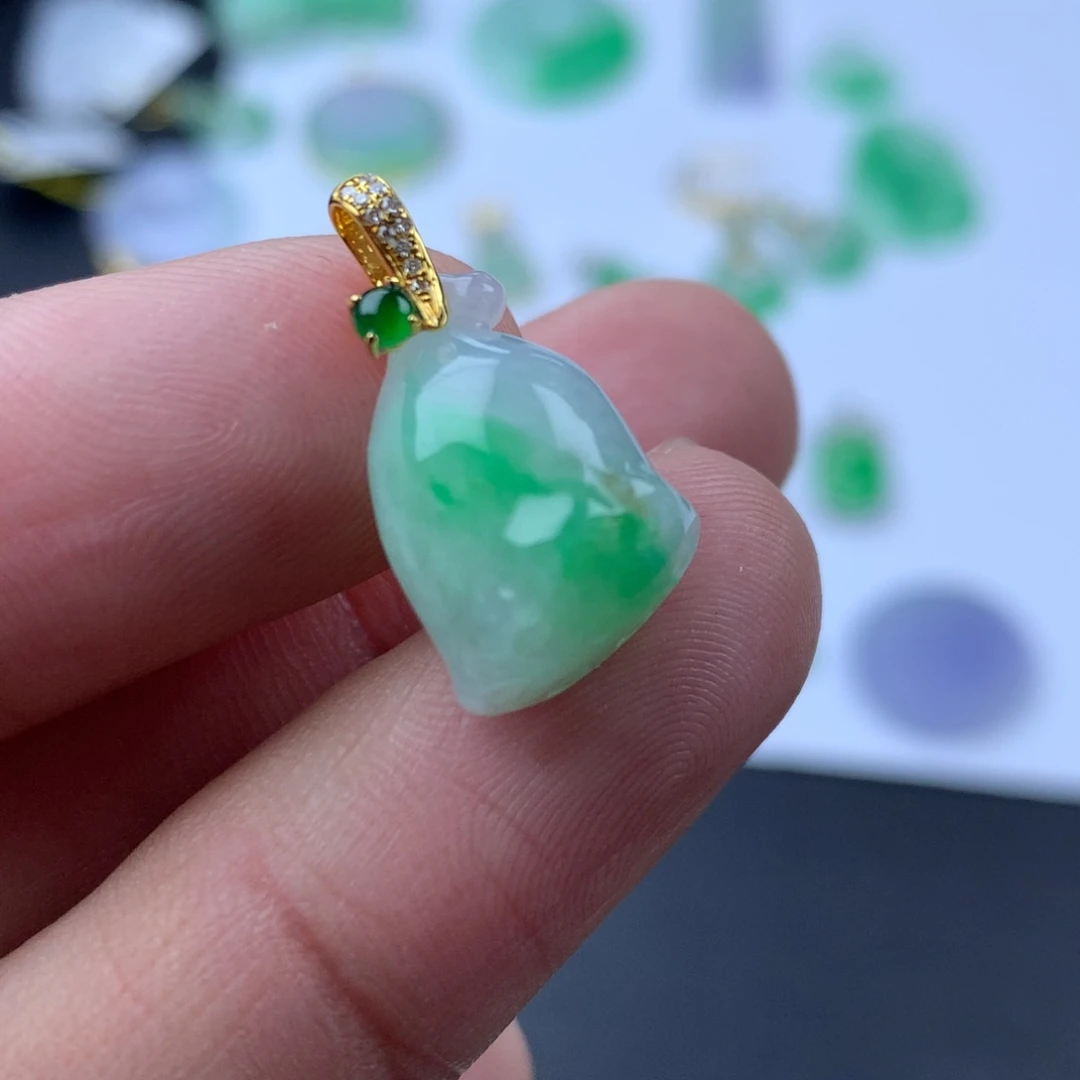 翡翠颈饰未镶嵌翡翠