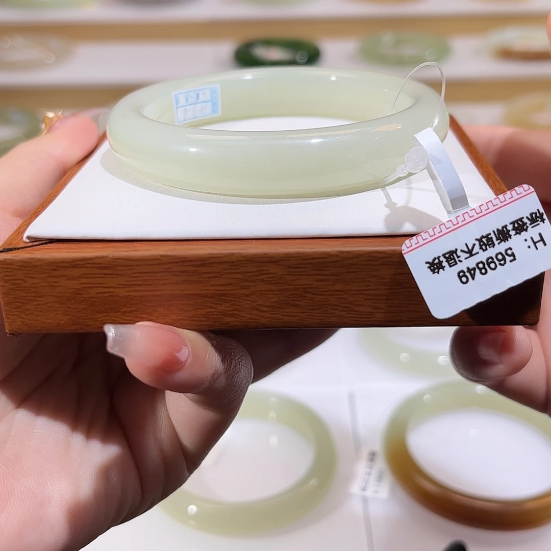 和田玉未镶嵌手镯冰晴