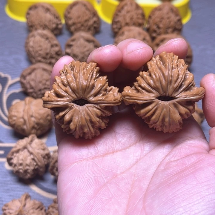 核桃把件举***?42尺四座楼