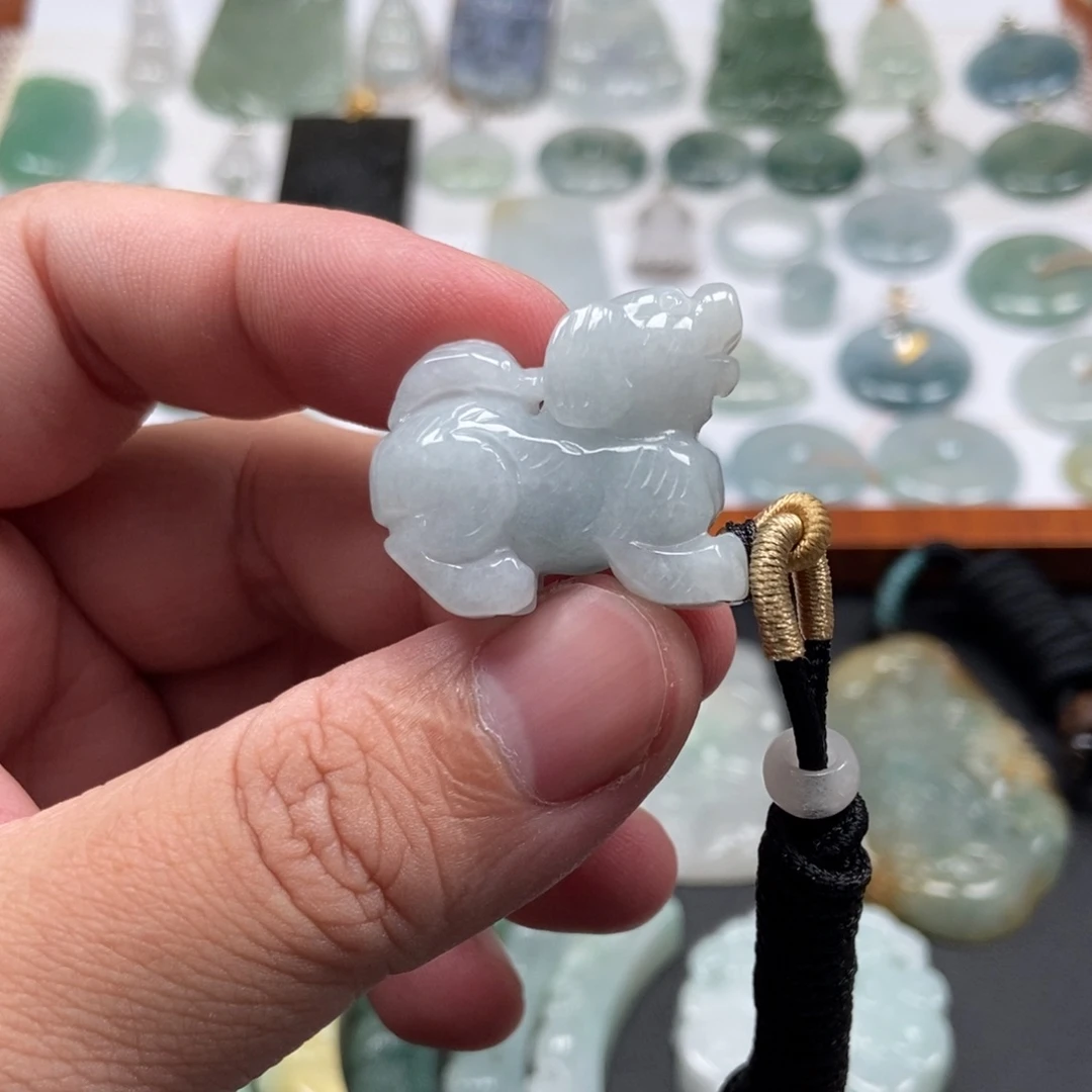 翡翠未镶嵌颈饰小狗  天然缅甸A货翡翠