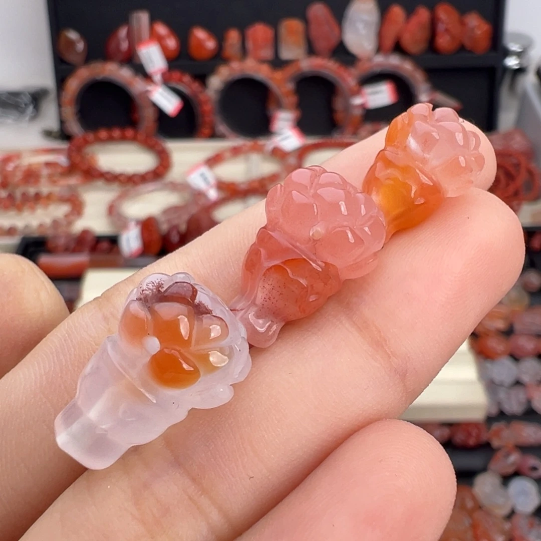 花***声南红玛瑙未镶嵌颈饰莲花三通