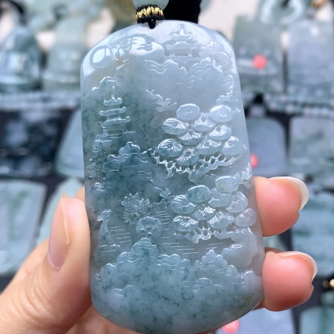 翡翠未镶嵌颈饰山水