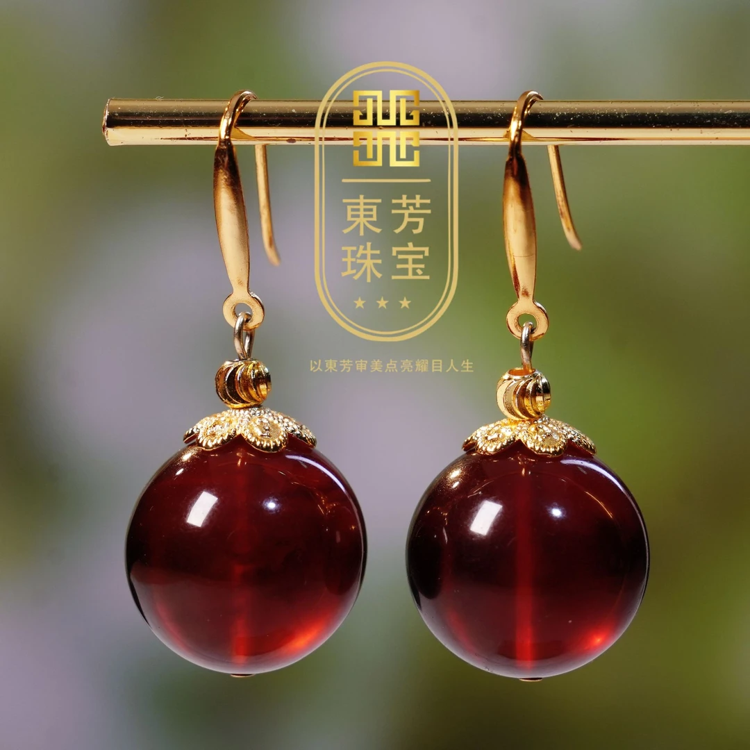 東芳珠宝-17mm缅甸天然血珀耳环S925银镶嵌圆珠耳坠气质琥珀耳饰
