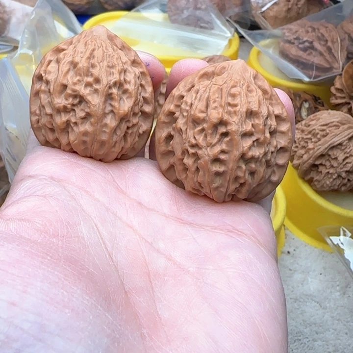 文玩核桃吊坠瑞望瓶梅