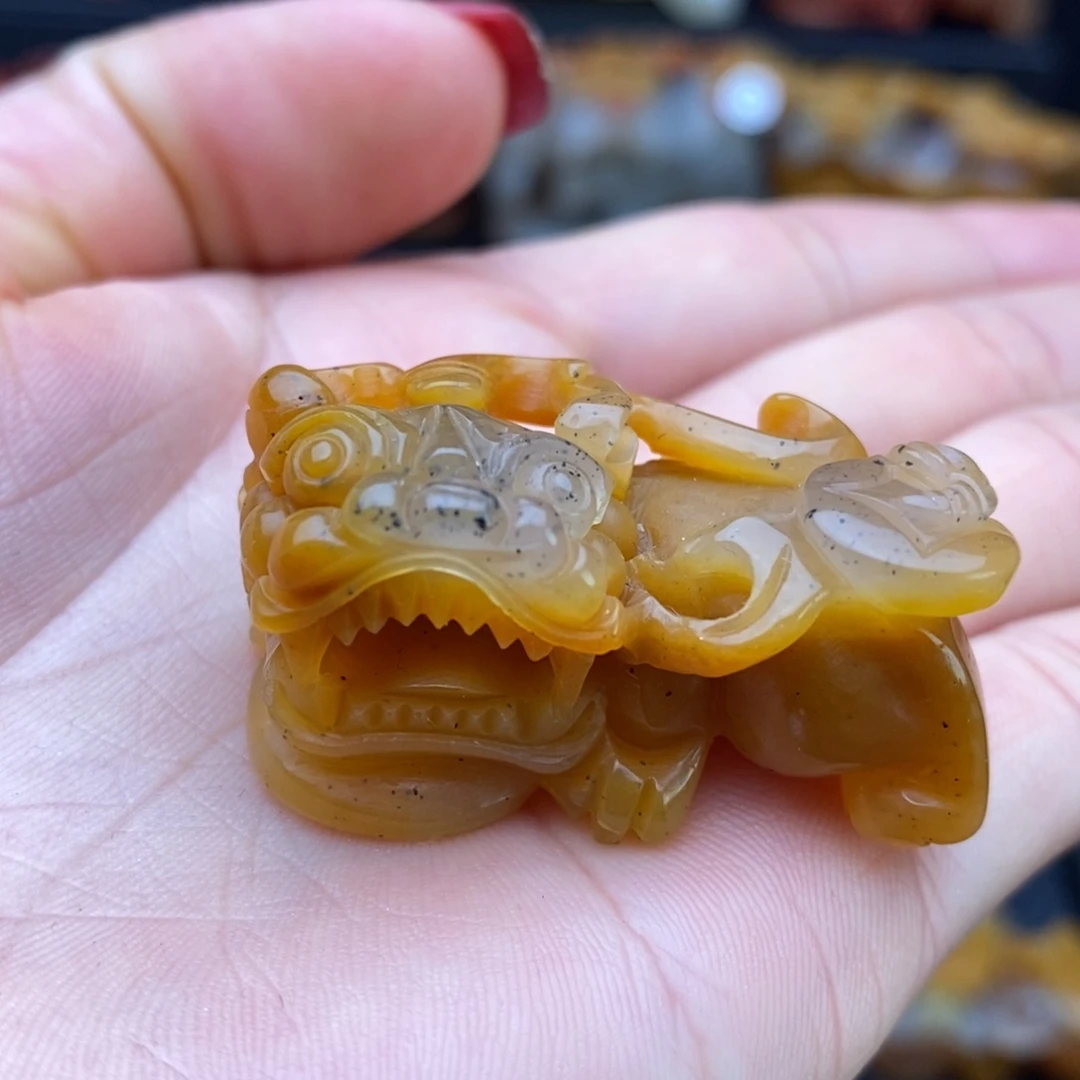 石英质玉（黄龙玉）未镶嵌颈饰